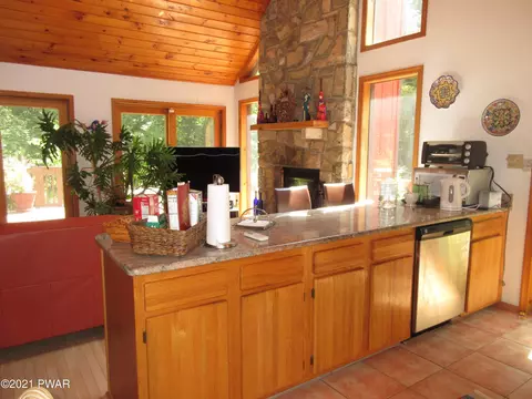397 Saunders Dr, Bushkill, PA 18324 photo 10