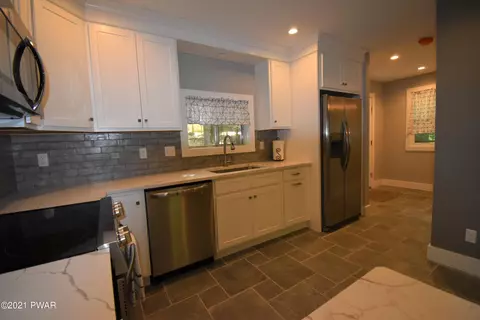 108 Outer Dr, Dingmans Ferry, PA 18328 photo 6