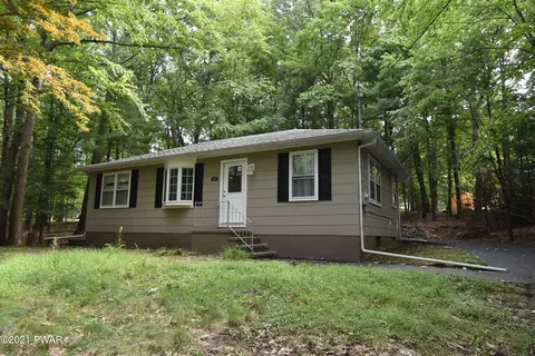 108 Outer Dr, Dingmans Ferry, PA 18328 photo 3