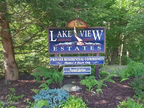 121 Hemlock Cir, Gouldsboro, PA 18424