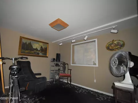 115 E Lake Dr, Dingmans Ferry, PA 18328 photo 15
