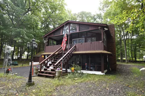 115 E Lake Dr, Dingmans Ferry, PA 18328 photo 3
