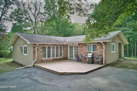 149 Walker Lake Rd, Shohola, PA 18458