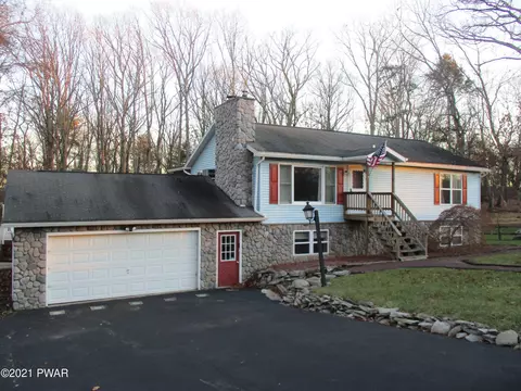 2273 Walnut Trl, Bushkill, PA 18324 photo 2