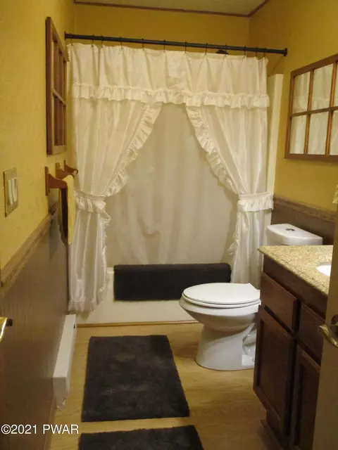 2273 Walnut Trl, Bushkill, PA 18324 photo 9