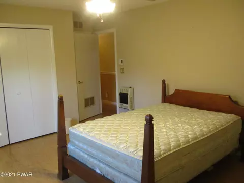 2273 Walnut Trl, Bushkill, PA 18324 photo 11