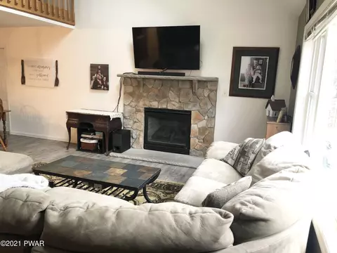 179 Spring Dr, Dingmans Ferry, PA 18328 photo 3
