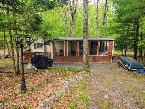 108 Heron Cir, Shohola, PA 18458
