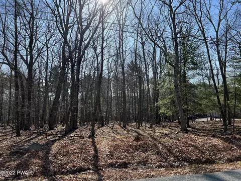 148 Locust Dr, Milford, PA 18337