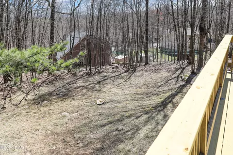 135 Spring Dr, Dingmans Ferry, PA 18328 photo 10