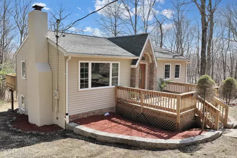 135 Spring Dr, Dingmans Ferry, PA 18328 photo 5