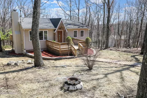 135 Spring Dr, Dingmans Ferry, PA 18328 photo 6
