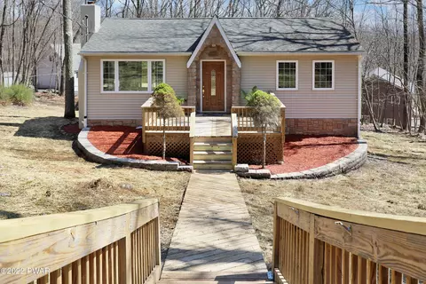 135 Spring Dr, Dingmans Ferry, PA 18328 photo 3