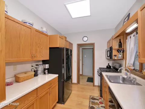 124 E Lake Dr, Dingmans Ferry, PA 18328 photo 8