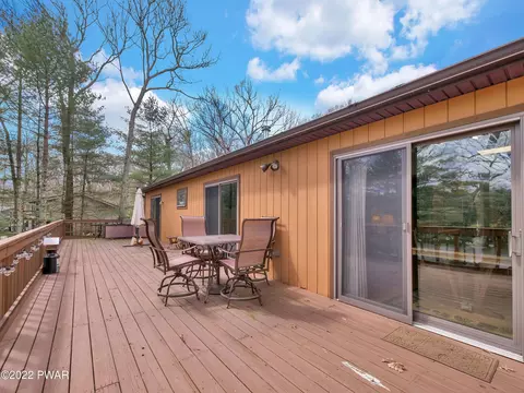 124 E Lake Dr, Dingmans Ferry, PA 18328 photo 6