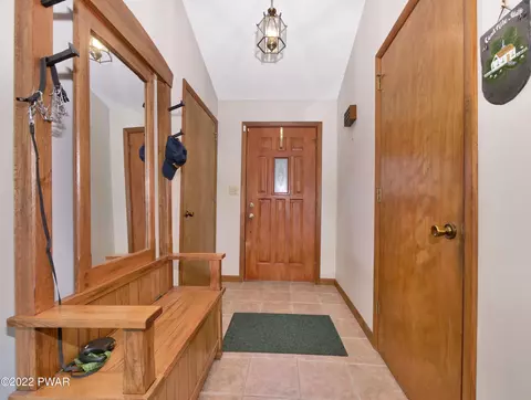 124 E Lake Dr, Dingmans Ferry, PA 18328 photo 7