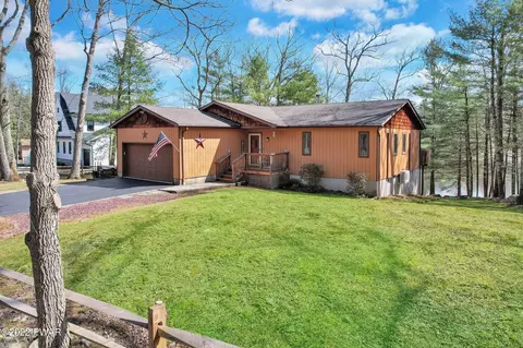 124 E Lake Dr, Dingmans Ferry, PA 18328 photo 3