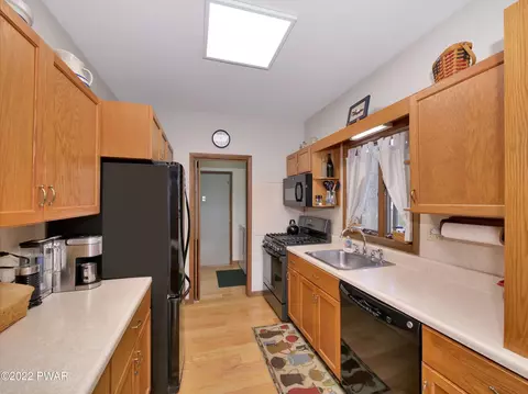 124 E Lake Dr, Dingmans Ferry, PA 18328 photo 10