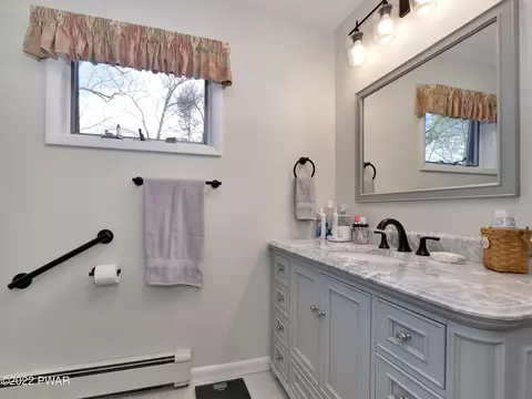 124 E Lake Dr, Dingmans Ferry, PA 18328 photo 26