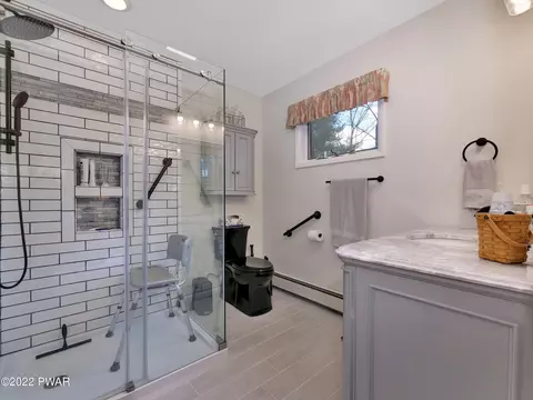 124 E Lake Dr, Dingmans Ferry, PA 18328 photo 27