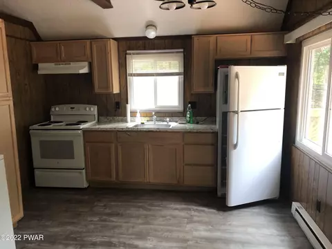 228 Westfall Dr, Dingmans Ferry, PA 18328 photo 5