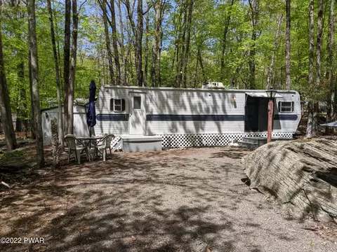 2217 Mallard Ln, Shohola, PA 18458