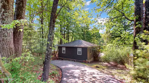 131 Outer Dr, Dingmans Ferry, PA 18328 photo 1