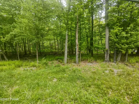 11 Wallenpaupack Dr, Lake Ariel, PA 18436