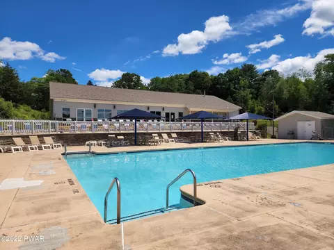 152 Dunchurch Dr, Bushkill, PA 18324 photo 10
