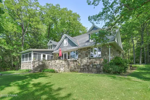 907 Twin Lakes Rd, Shohola, PA 18458