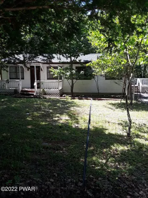 109 E Shore Dr, Dingmans Ferry, PA 18328