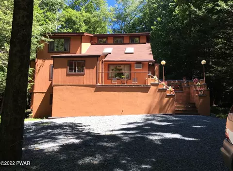 22 Gemini Cir, Lake Ariel, PA 18436