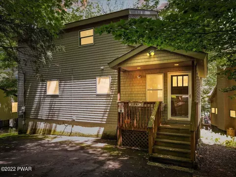 566 Lakeview Dr, Lake Ariel, PA 18436