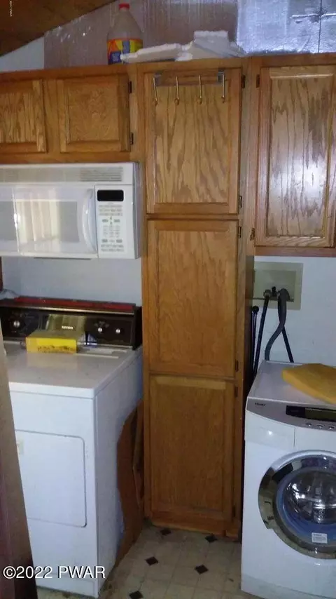 175 Cypress Rd, Dingmans Ferry, PA 18328 photo 8