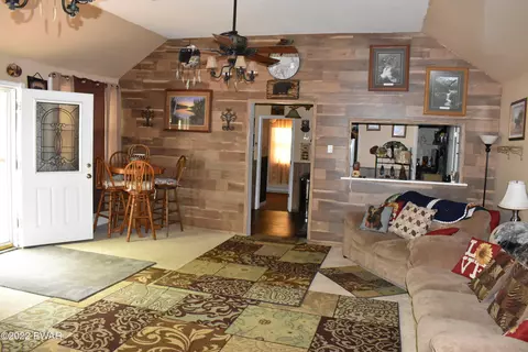 237 Brewster Rd, Dingmans Ferry, PA 18328 photo 8