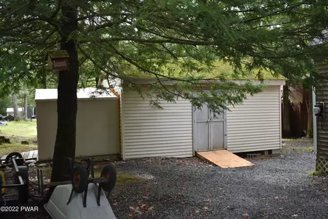 237 Brewster Rd, Dingmans Ferry, PA 18328 photo 14
