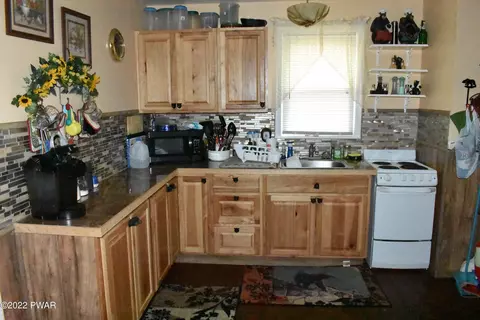 237 Brewster Rd, Dingmans Ferry, PA 18328 photo 3