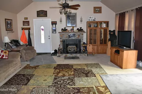 237 Brewster Rd, Dingmans Ferry, PA 18328 photo 4