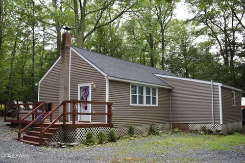 237 Brewster Rd, Dingmans Ferry, PA 18328 photo 2