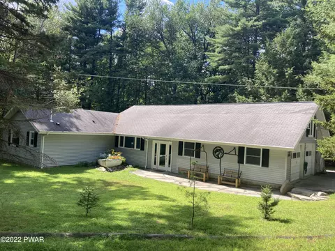 136 Lightning Way, Paupack, PA 18451 photo 1