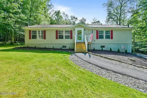 105 Sugar Loaf Ln, Tafton, PA 18464