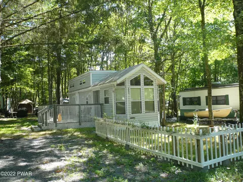 174 Aztec Dr, Shohola, PA 18458