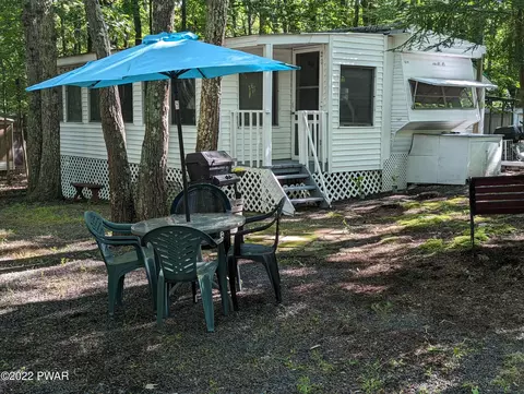 2225 Mallard Ln, Shohola, PA 18458