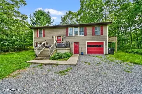 48 Woodlyn Acres Rd, Hawley, PA 18428