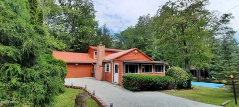 190 Tauschman Rd, Greentown, PA 18426