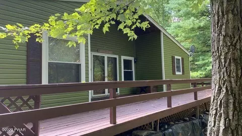 1055 E Deer Run, Bushkill, PA 18324 photo 1