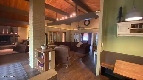 1055 E Deer Run, Bushkill, PA 18324 photo 8