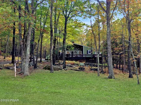 1055 E Deer Run, Bushkill, PA 18324 photo 3