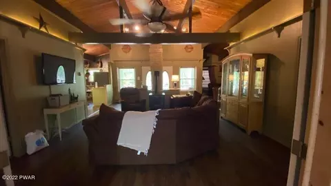 1055 E Deer Run, Bushkill, PA 18324 photo 11