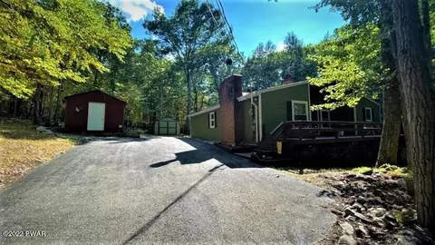 1055 E Deer Run, Bushkill, PA 18324 photo 5